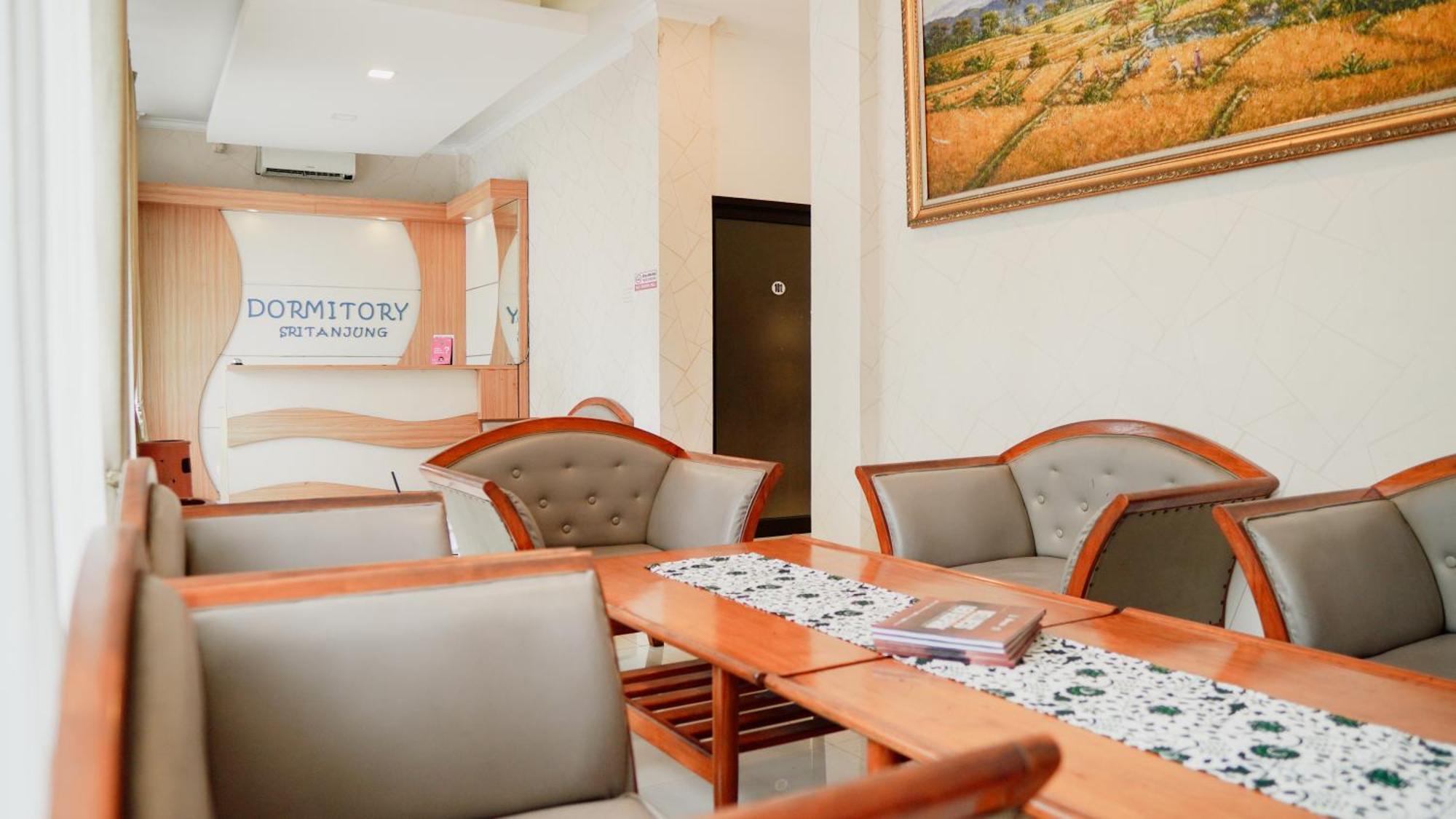 Dormitory Tourism Sritanjung Banyuwangi Banyuwangi  Εξωτερικό φωτογραφία